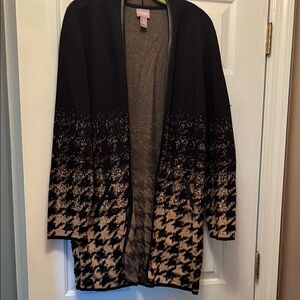 Chicos Stylish Black and Tan Women's Sweater. Size 1 New with tags